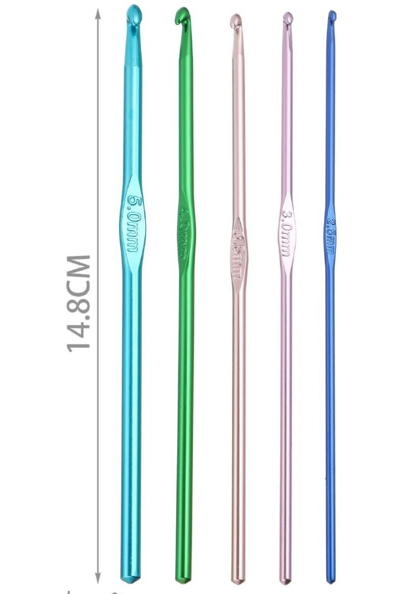 Set di 5 uncinetti professionali in alluminio colorato Merceria & Tendenze di varie misure per lavori a maglia