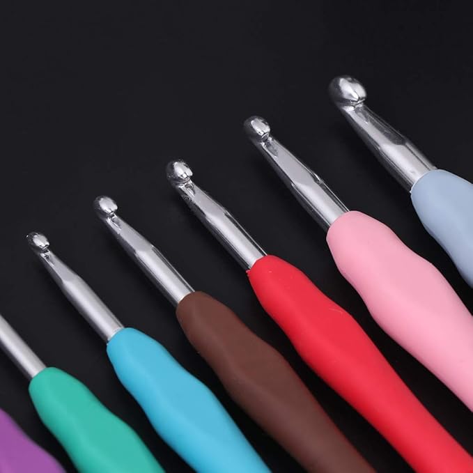 Uncinetto ergonomico numero 6 incluso nel kit