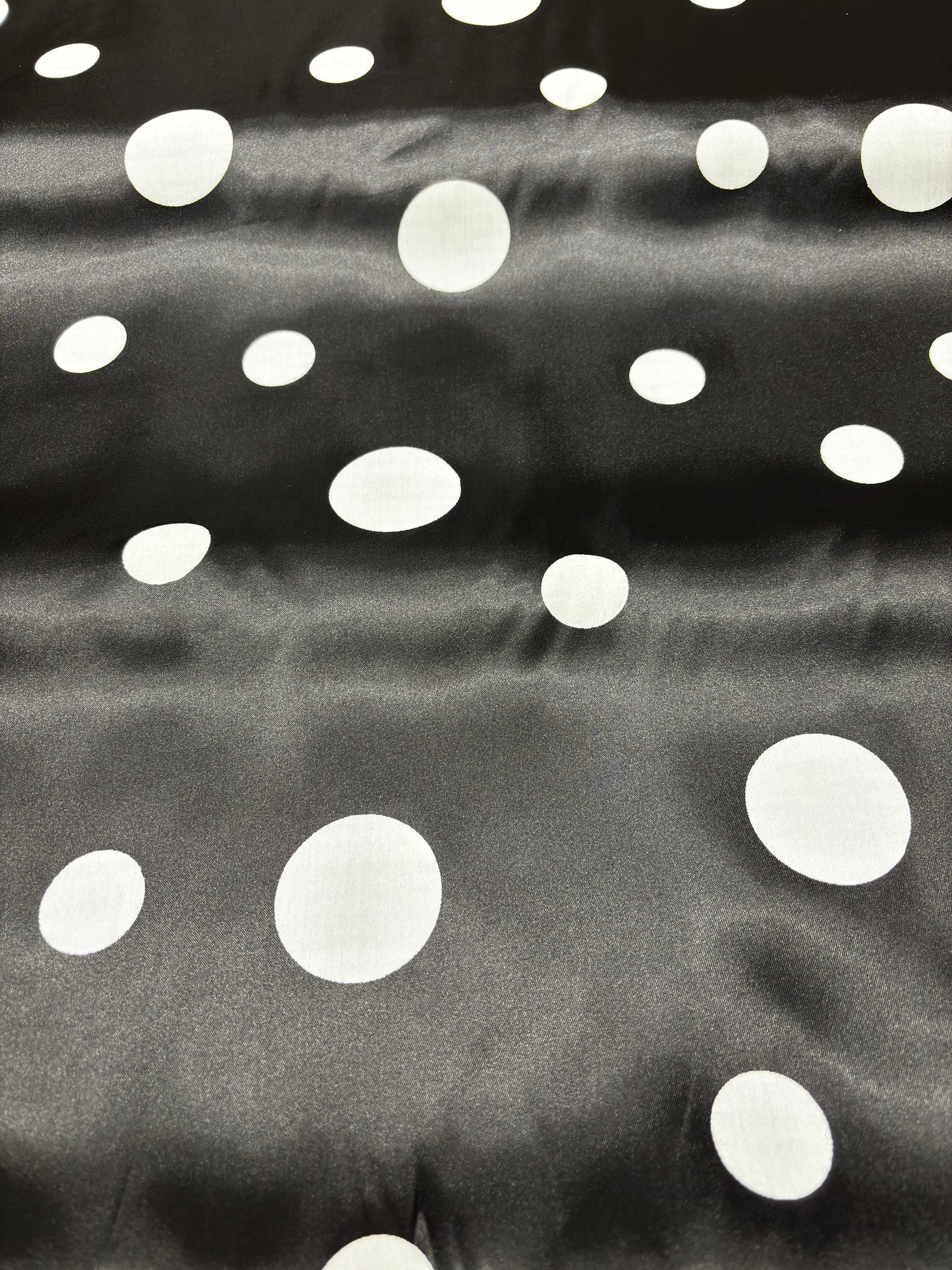 Raso Stampato con Fantasie e Motivi Assortiti per Abbigliamento e Accessori 140*50