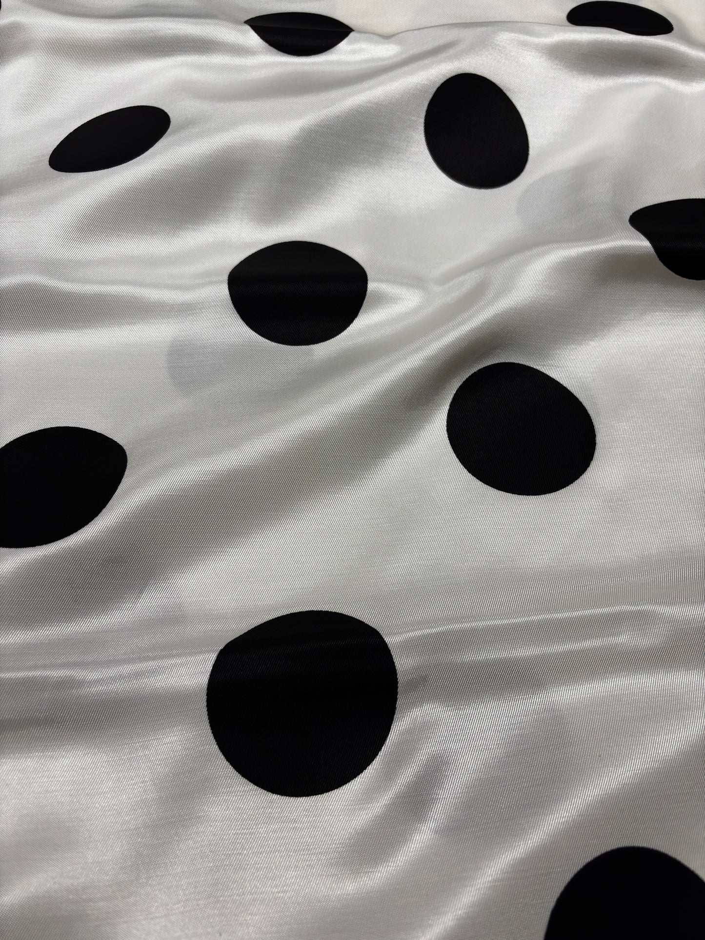 Raso Stampato con Fantasie e Motivi Assortiti per Abbigliamento e Accessori 140*50