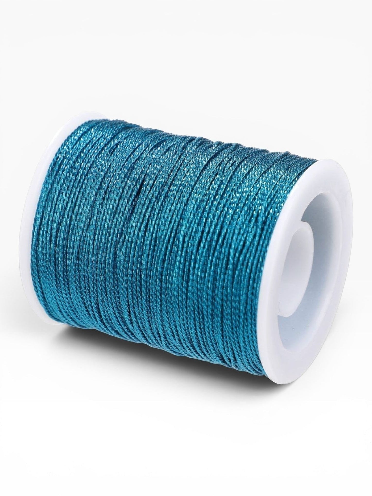 Rocchetto di filato metallizzato blu turchese Scintilla Fine 0,7 mm di Merceria & Tendenze per bijoux e micro-macramè