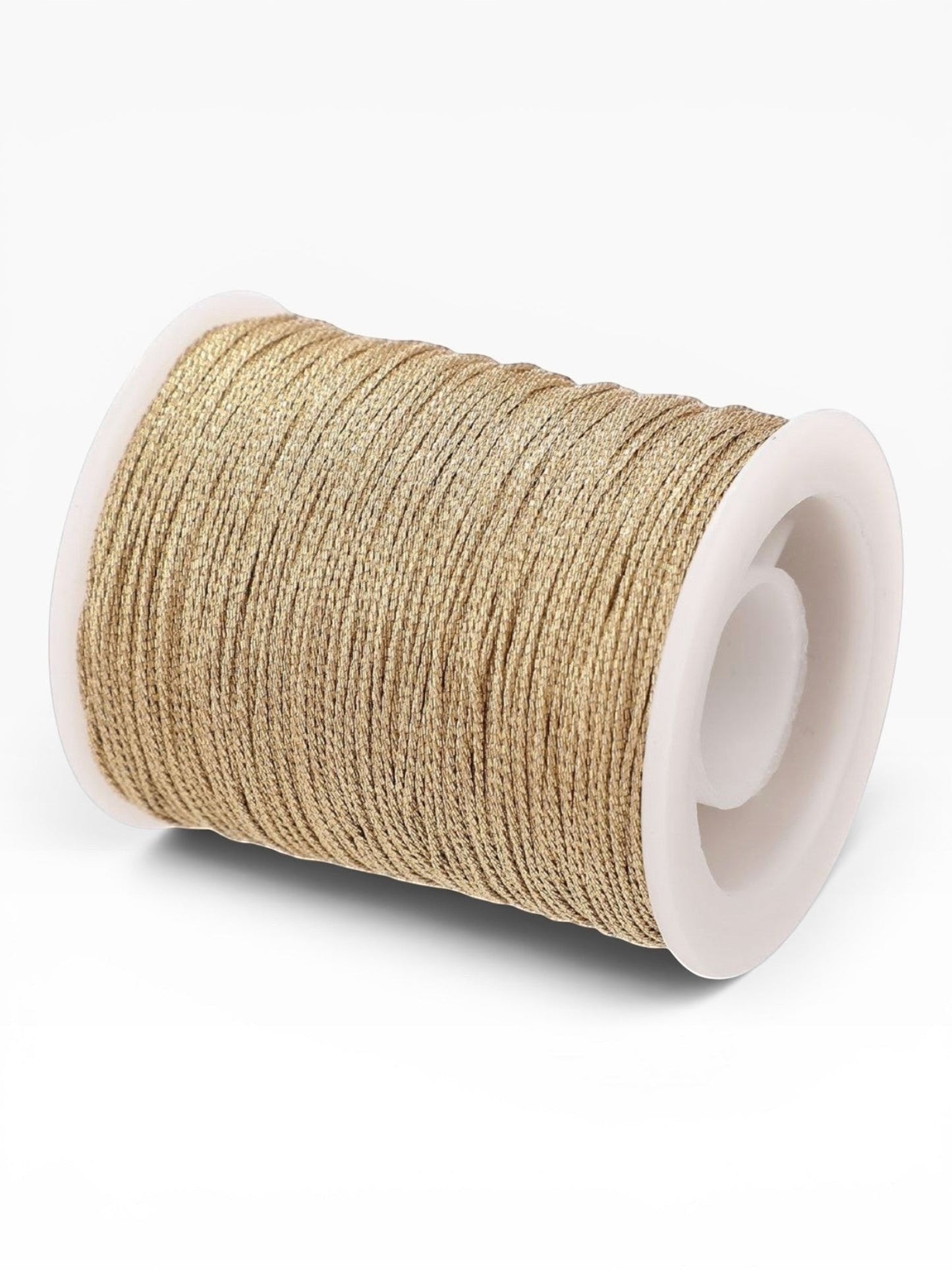 Rocchetto di filato metallizzato color oro Scintilla Fine di Merceria & Tendenze per bijoux e micro-macramè