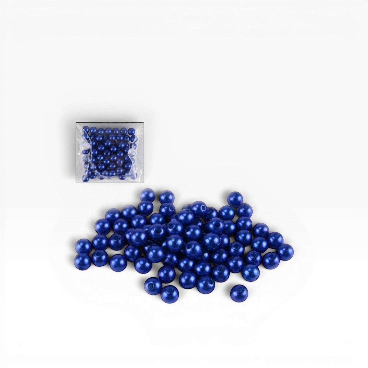 Perline rotonde blu lucide da 8 mm per bigiotteria fai-da-te, vendute da Merceria & Tendenze in confezione da 18g.