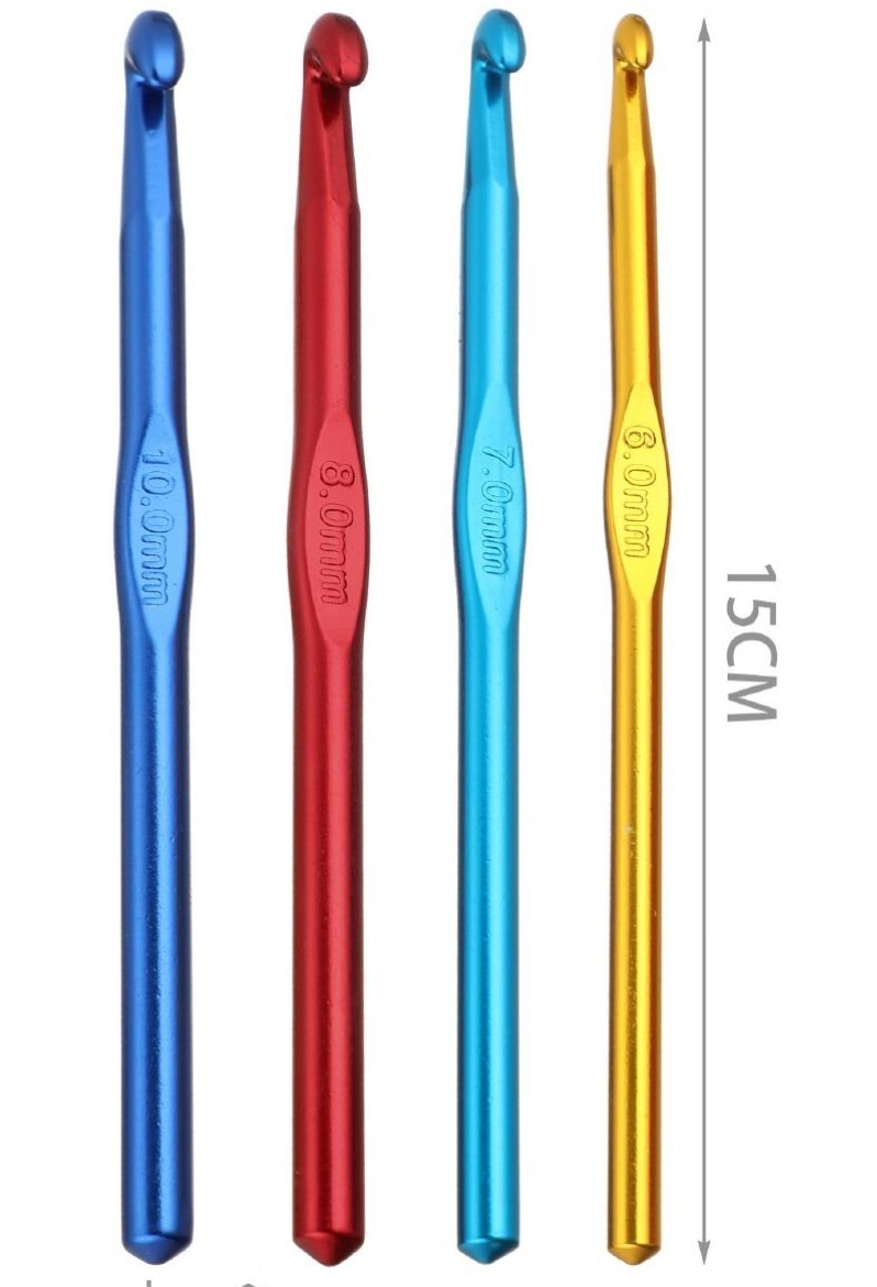 Set di uncinetti professionali in alluminio colorato Merceria & Tendenze con misure incise per lavori a maglia